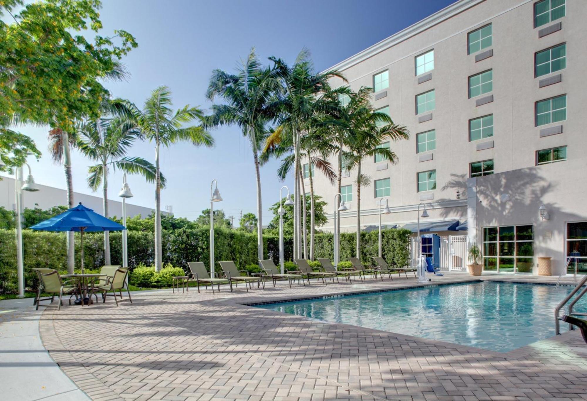 Holiday Inn Express & Suites Miami Kendall By Ihg Country Walk Buitenkant foto