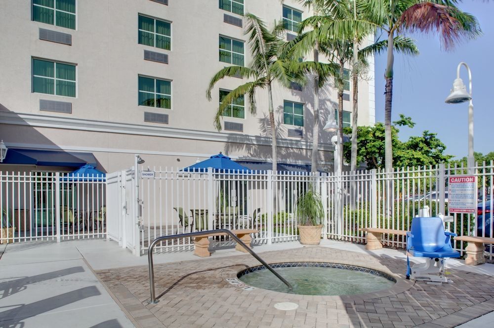 Holiday Inn Express & Suites Miami Kendall By Ihg Country Walk Buitenkant foto